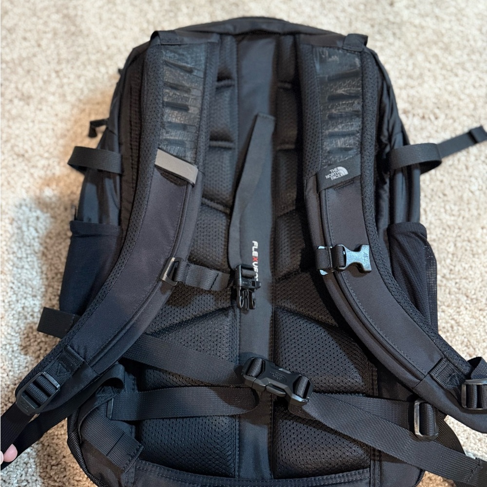 NWT The North Face Unisex Recon Day Travel Hike Student Backpack - Black - Picture 4 of 8